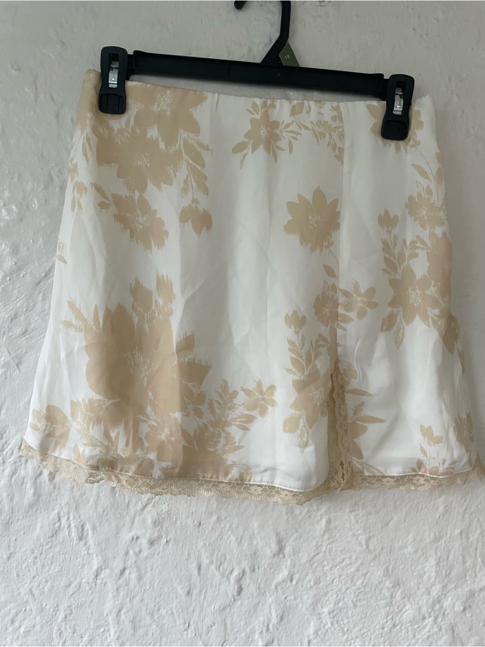 American Eagle Ivory Cream Floral Print Lace Trim Mini A-Line Skirt; size S